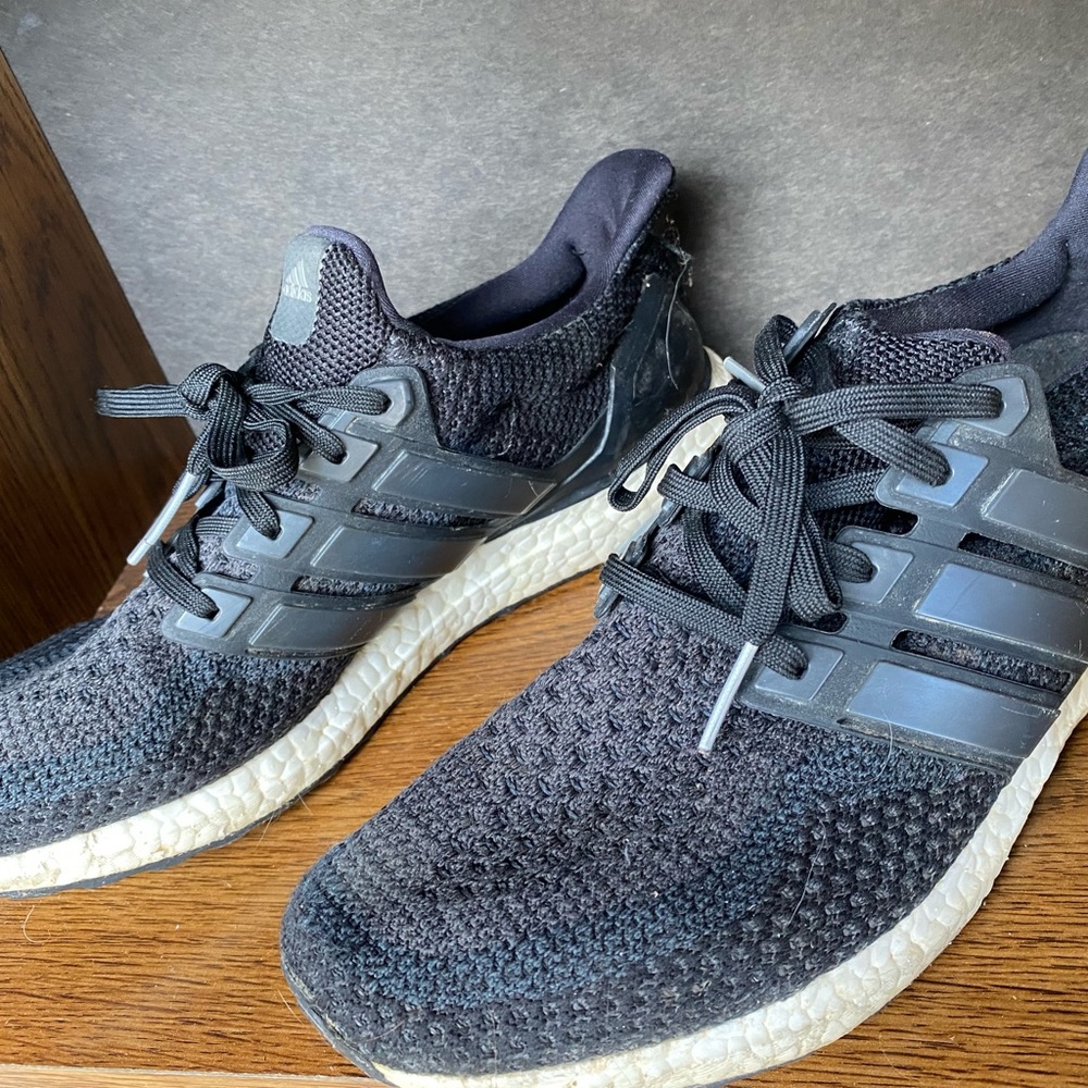 Mend size 10 1/2 Adidas tennis shoes black